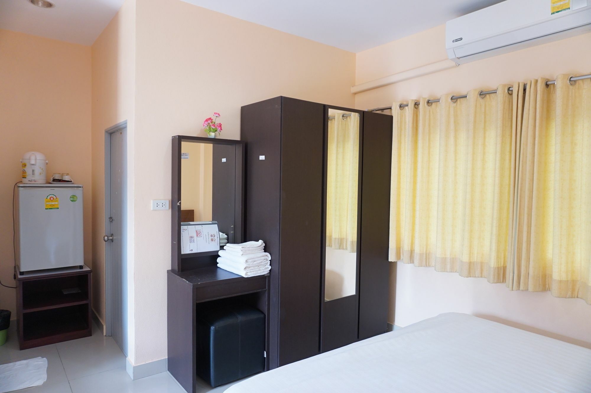 Jirasin Hotel & Apartment Ранонг Екстер'єр фото