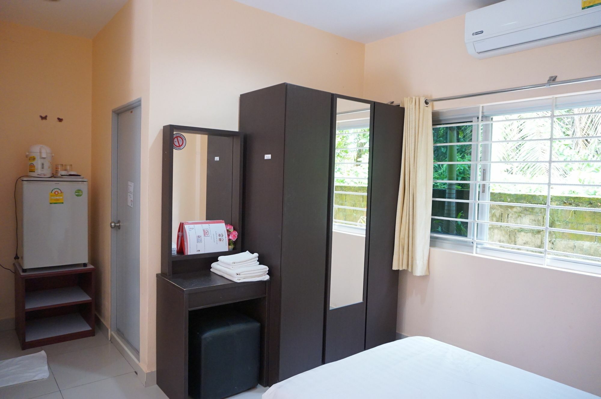 Jirasin Hotel & Apartment Ранонг Екстер'єр фото